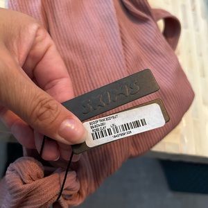 Skims- STRETCH RIB SCOOP TANK
BODYSUIT I ROSE CLAY